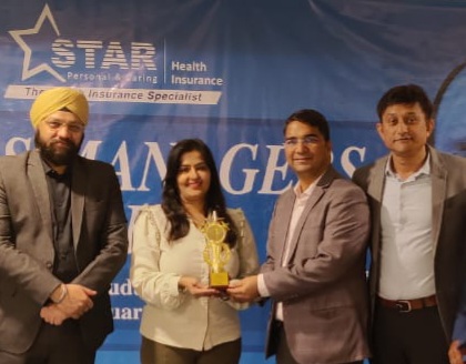 Star Health felicitating Khairoo Khavtay for Best Performance