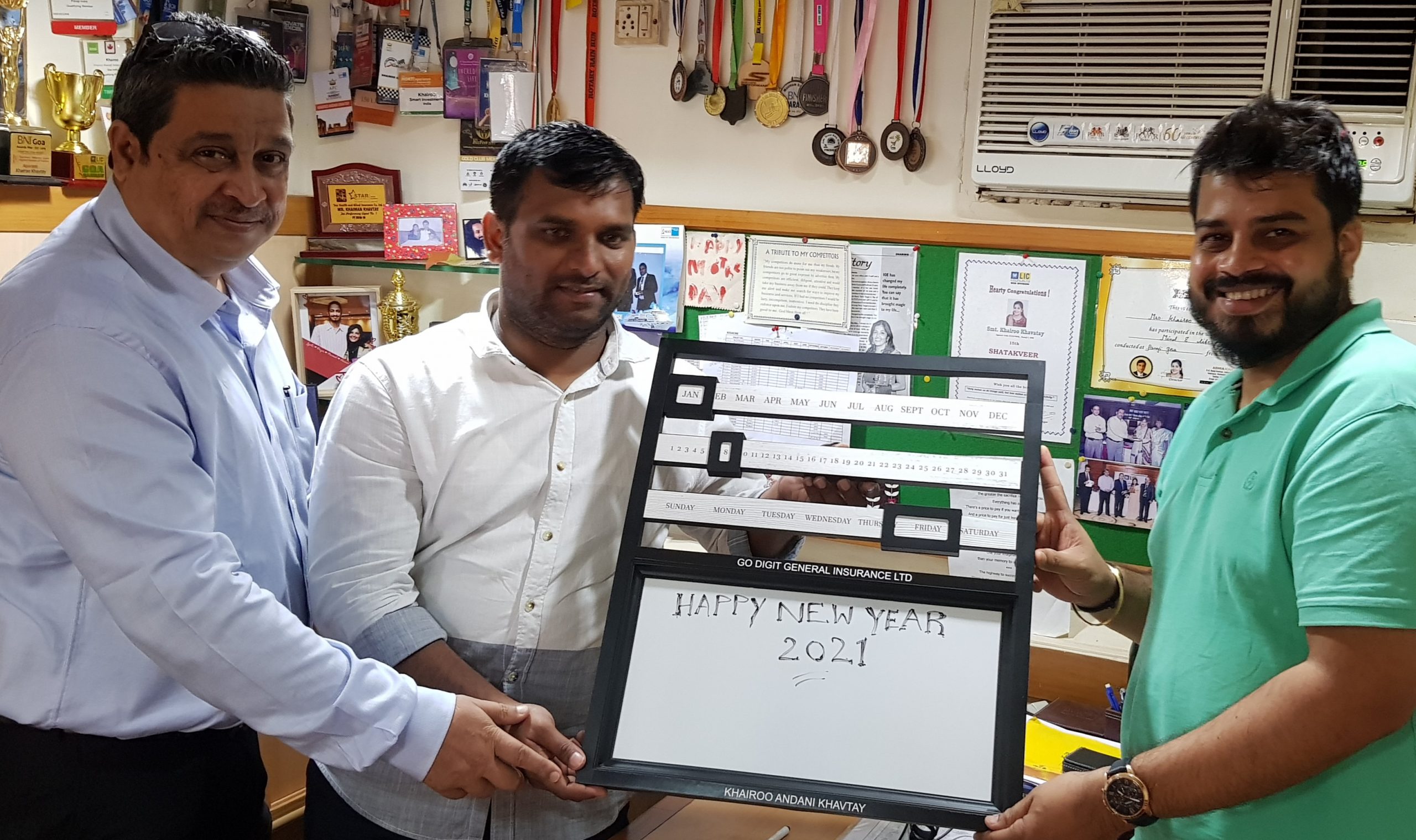 Manosh Khavtay receiving the award for go digit in the year  January 2021